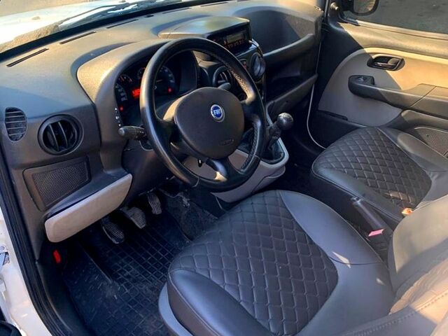 Білий Фіат Добло, об'ємом двигуна 1.3 л та пробігом 318 тис. км за 4500 $, фото 6 на Automoto.ua