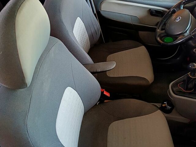 Белый Фиат Добло, объемом двигателя 1.9 л и пробегом 387 тыс. км за 5500 $, фото 2 на Automoto.ua