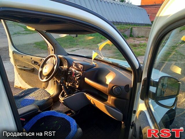 Фиат Добло 2006 в Чернигове на Automoto.ua Белый Фиат Добло, объемом двигателя 1.2 л и пробегом 0 тыс. км за 3700 $, фото 6 на Automoto.ua