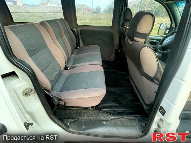 Белый Фиат Добло, объемом двигателя 1.2 л и пробегом 260 тыс. км за 4500 $, фото 7 на Automoto.ua