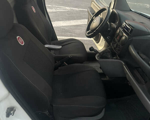 Белый Фиат Добло, объемом двигателя 1.9 л и пробегом 280 тыс. км за 3800 $, фото 11 на Automoto.ua