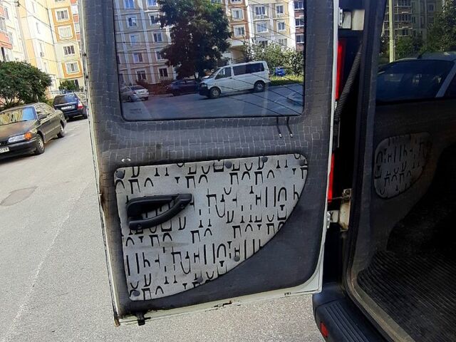 Белый Фиат Добло, объемом двигателя 1.3 л и пробегом 380 тыс. км за 5000 $, фото 2 на Automoto.ua