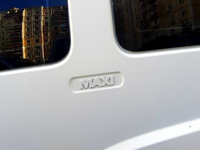 Белый Фиат Добло, объемом двигателя 1.3 л и пробегом 380 тыс. км за 5000 $, фото 3 на Automoto.ua