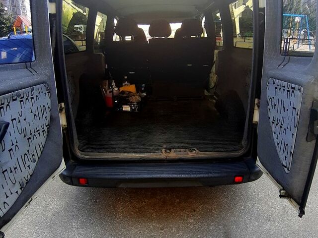 Белый Фиат Добло, объемом двигателя 1.3 л и пробегом 380 тыс. км за 5000 $, фото 4 на Automoto.ua