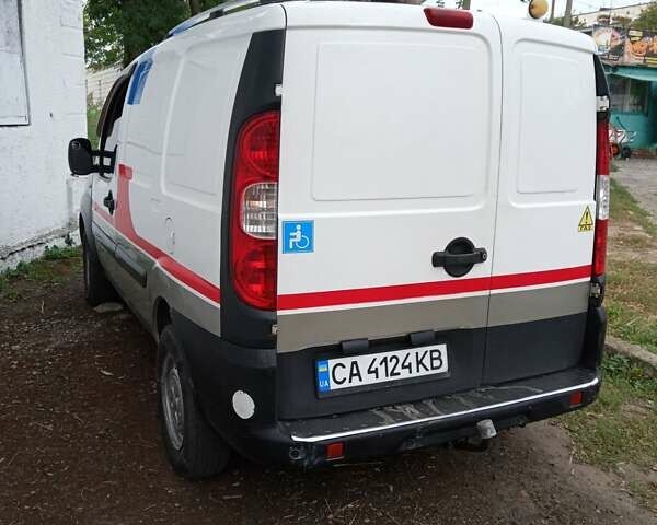Белый Фиат Добло, объемом двигателя 1.6 л и пробегом 280 тыс. км за 3000 $, фото 5 на Automoto.ua