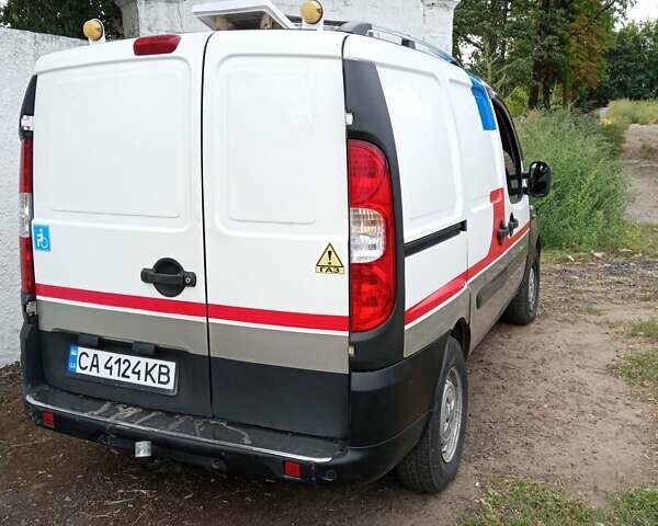 Белый Фиат Добло, объемом двигателя 1.6 л и пробегом 280 тыс. км за 3000 $, фото 6 на Automoto.ua