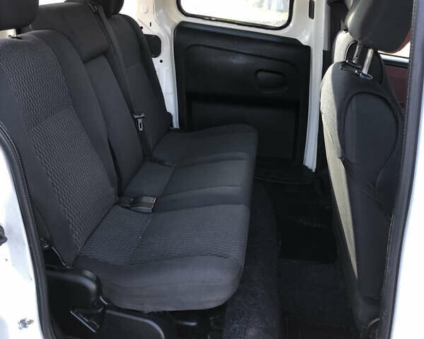 Белый Фиат Добло, объемом двигателя 1.25 л и пробегом 300 тыс. км за 4400 $, фото 9 на Automoto.ua