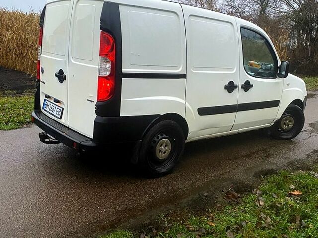 Белый Фиат Добло, объемом двигателя 1.2 л и пробегом 245 тыс. км за 3600 $, фото 3 на Automoto.ua