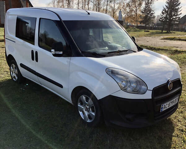 Белый Фиат Добло, объемом двигателя 1.25 л и пробегом 300 тыс. км за 4400 $, фото 2 на Automoto.ua