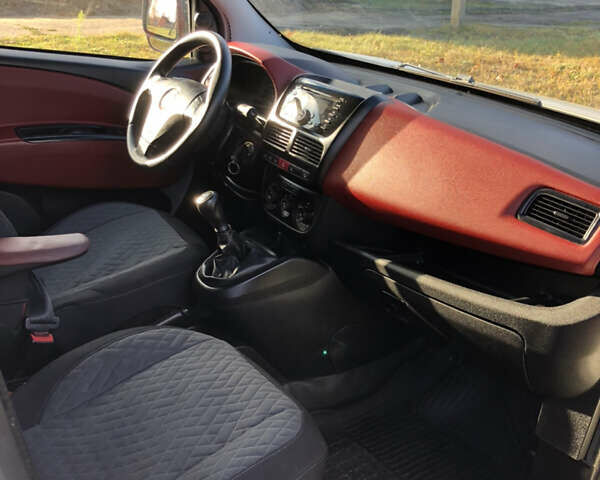 Белый Фиат Добло, объемом двигателя 1.25 л и пробегом 300 тыс. км за 4400 $, фото 10 на Automoto.ua