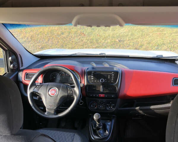 Белый Фиат Добло, объемом двигателя 1.25 л и пробегом 300 тыс. км за 4400 $, фото 12 на Automoto.ua