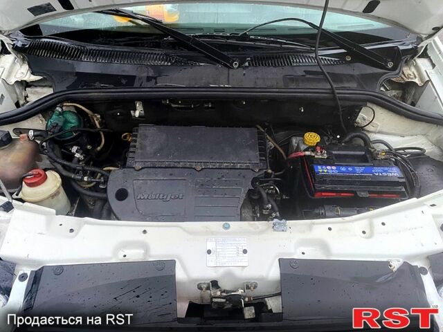 Белый Фиат Добло, объемом двигателя 1.2 л и пробегом 245 тыс. км за 3600 $, фото 8 на Automoto.ua