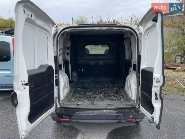 Белый Фиат Добло, объемом двигателя 1.25 л и пробегом 250 тыс. км за 4500 $, фото 4 на Automoto.ua