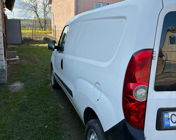 Белый Фиат Добло, объемом двигателя 1.6 л и пробегом 270 тыс. км за 5250 $, фото 3 на Automoto.ua