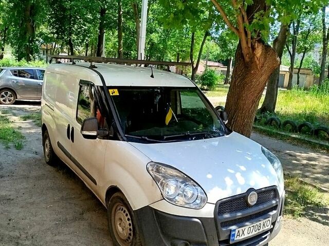 Белый Фиат Добло, объемом двигателя 1.2 л и пробегом 350 тыс. км за 3700 $, фото 1 на Automoto.ua
