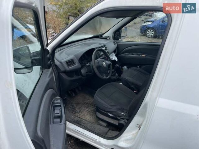 Белый Фиат Добло, объемом двигателя 1.25 л и пробегом 250 тыс. км за 4500 $, фото 1 на Automoto.ua