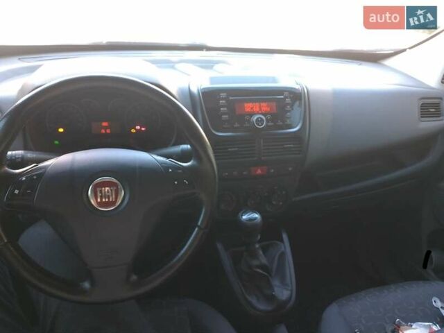 Белый Фиат Добло, объемом двигателя 1.6 л и пробегом 255 тыс. км за 3700 $, фото 5 на Automoto.ua