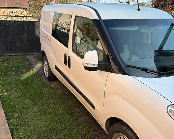 Белый Фиат Добло, объемом двигателя 1.6 л и пробегом 270 тыс. км за 5250 $, фото 1 на Automoto.ua