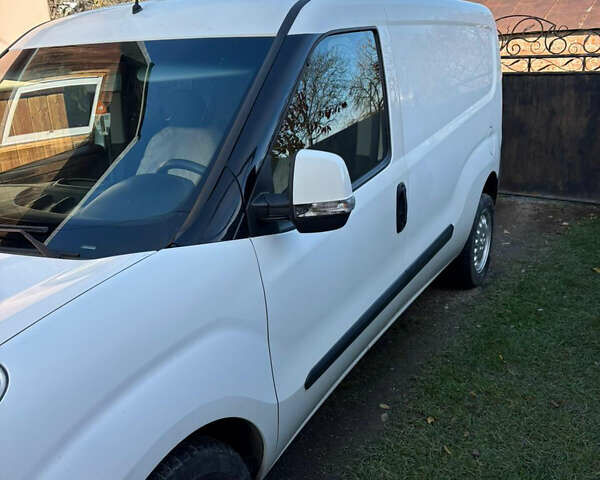 Белый Фиат Добло, объемом двигателя 1.6 л и пробегом 270 тыс. км за 5250 $, фото 2 на Automoto.ua