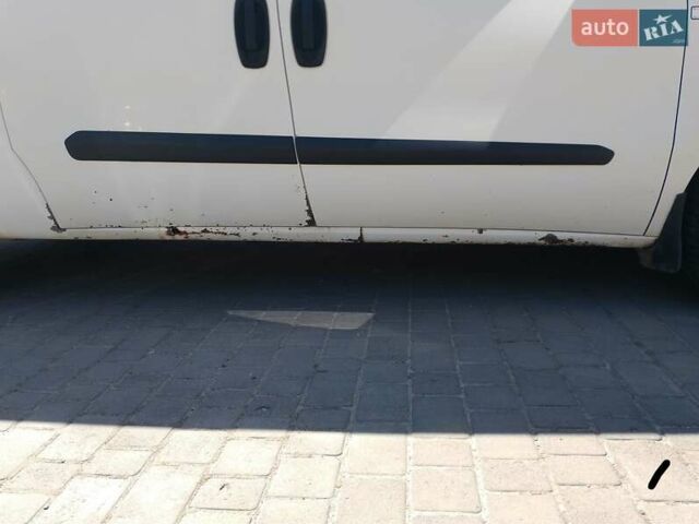 Белый Фиат Добло, объемом двигателя 1.6 л и пробегом 255 тыс. км за 3700 $, фото 4 на Automoto.ua
