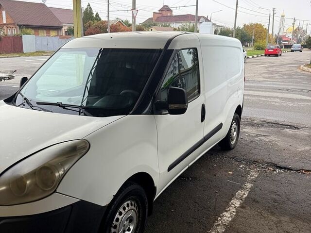 Белый Фиат Добло, объемом двигателя 1.6 л и пробегом 200 тыс. км за 2100 $, фото 1 на Automoto.ua