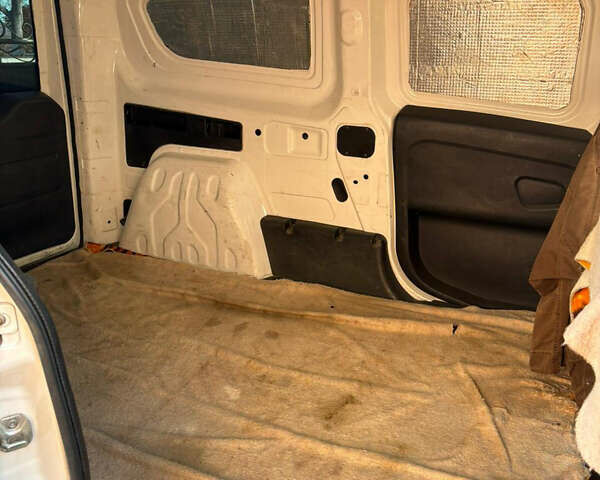 Белый Фиат Добло, объемом двигателя 1.6 л и пробегом 270 тыс. км за 5250 $, фото 8 на Automoto.ua