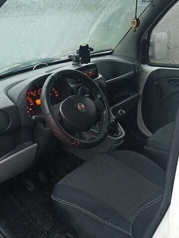 Білий Фіат Добло, об'ємом двигуна 1.4 л та пробігом 364 тис. км за 3800 $, фото 9 на Automoto.ua