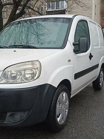 Білий Фіат Добло, об'ємом двигуна 1.4 л та пробігом 364 тис. км за 3800 $, фото 2 на Automoto.ua