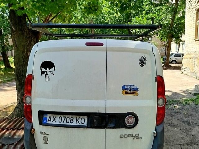 Белый Фиат Добло, объемом двигателя 1.2 л и пробегом 350 тыс. км за 3700 $, фото 2 на Automoto.ua