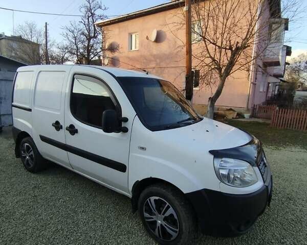 Белый Фиат Добло, объемом двигателя 1.4 л и пробегом 348 тыс. км за 3500 $, фото 4 на Automoto.ua