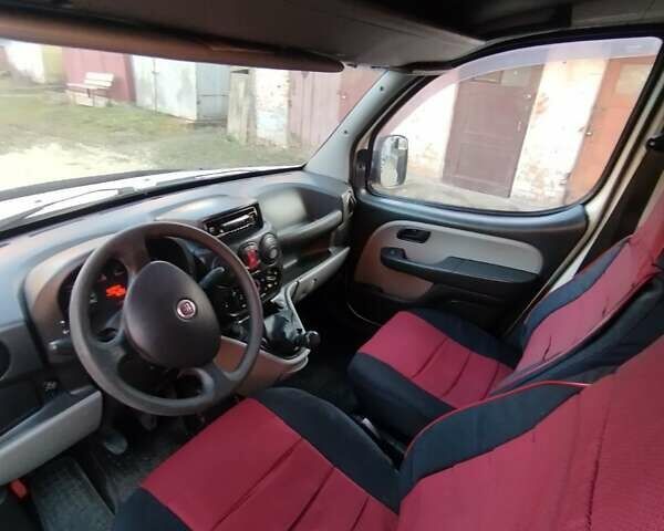 Белый Фиат Добло, объемом двигателя 1.4 л и пробегом 348 тыс. км за 3500 $, фото 2 на Automoto.ua