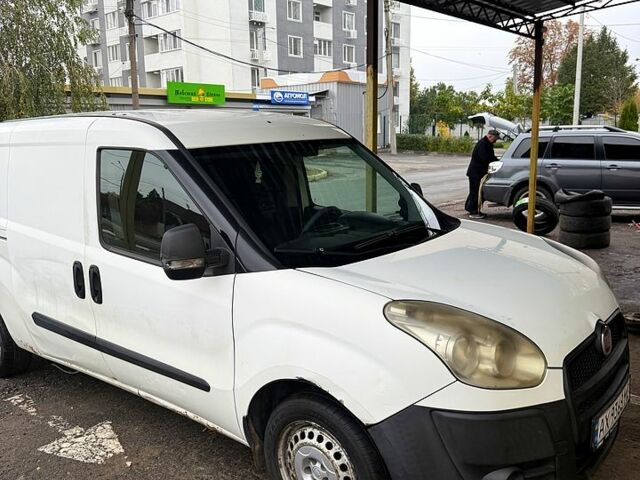 Белый Фиат Добло, объемом двигателя 1.6 л и пробегом 200 тыс. км за 2100 $, фото 4 на Automoto.ua