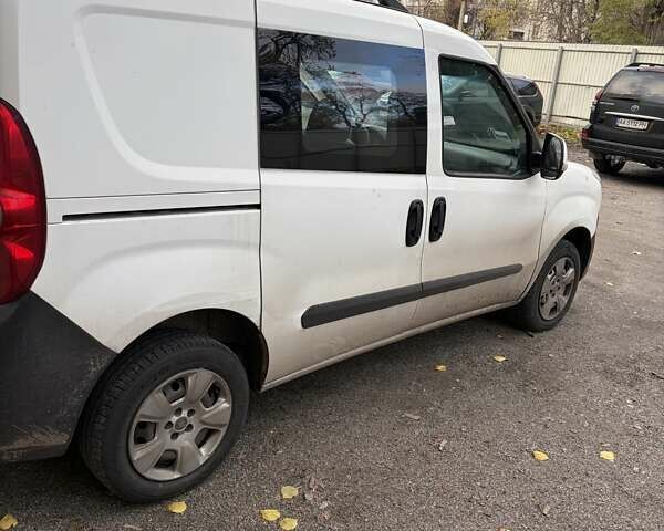 Белый Фиат Добло, объемом двигателя 1.25 л и пробегом 291 тыс. км за 5500 $, фото 5 на Automoto.ua