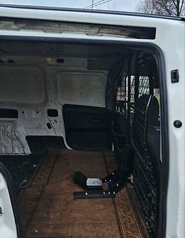 Белый Фиат Добло, объемом двигателя 1.6 л и пробегом 230 тыс. км за 5600 $, фото 6 на Automoto.ua