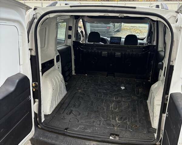 Белый Фиат Добло, объемом двигателя 1.25 л и пробегом 291 тыс. км за 5500 $, фото 6 на Automoto.ua