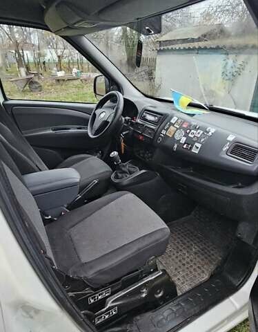 Белый Фиат Добло, объемом двигателя 1.6 л и пробегом 230 тыс. км за 5600 $, фото 8 на Automoto.ua