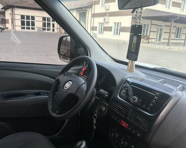 Белый Фиат Добло, объемом двигателя 1.3 л и пробегом 325 тыс. км за 6700 $, фото 9 на Automoto.ua