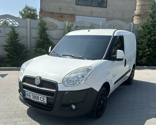 Белый Фиат Добло, объемом двигателя 1.3 л и пробегом 325 тыс. км за 6700 $, фото 1 на Automoto.ua