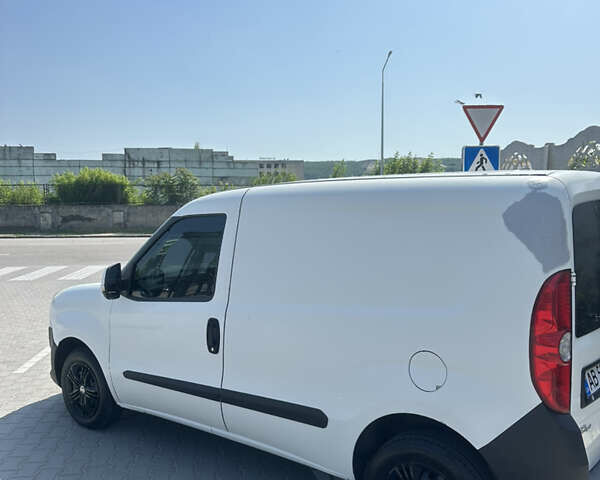 Белый Фиат Добло, объемом двигателя 1.3 л и пробегом 325 тыс. км за 6700 $, фото 4 на Automoto.ua