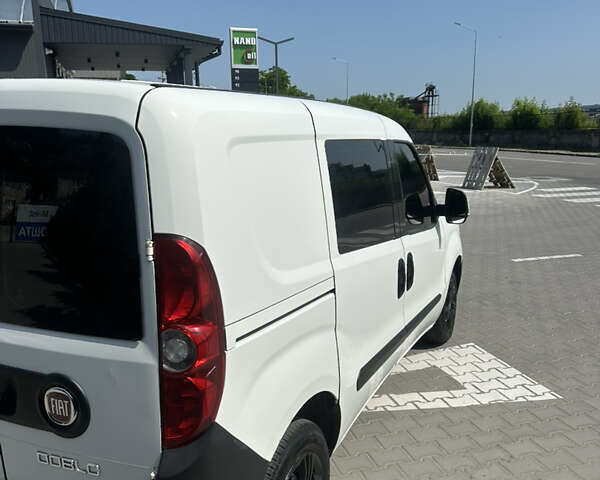 Белый Фиат Добло, объемом двигателя 1.3 л и пробегом 325 тыс. км за 6700 $, фото 5 на Automoto.ua