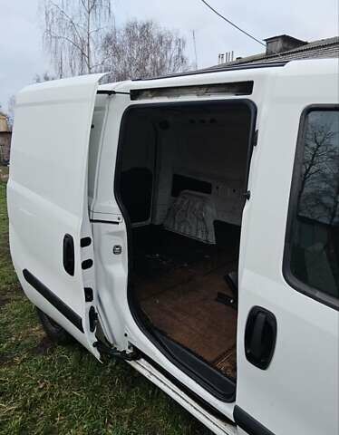 Белый Фиат Добло, объемом двигателя 1.6 л и пробегом 230 тыс. км за 5600 $, фото 7 на Automoto.ua