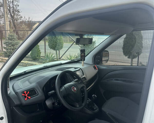 Белый Фиат Добло, объемом двигателя 1.3 л и пробегом 325 тыс. км за 6700 $, фото 11 на Automoto.ua