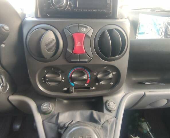 Белый Фиат Добло, объемом двигателя 1.4 л и пробегом 98 тыс. км за 6500 $, фото 9 на Automoto.ua