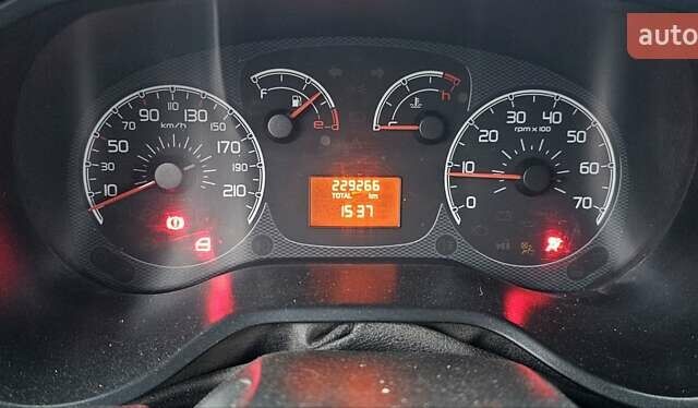 Белый Фиат Добло, объемом двигателя 1.6 л и пробегом 230 тыс. км за 5600 $, фото 13 на Automoto.ua