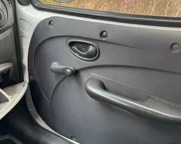 Белый Фиат Добло, объемом двигателя 1.2 л и пробегом 167 тыс. км за 5000 $, фото 7 на Automoto.ua