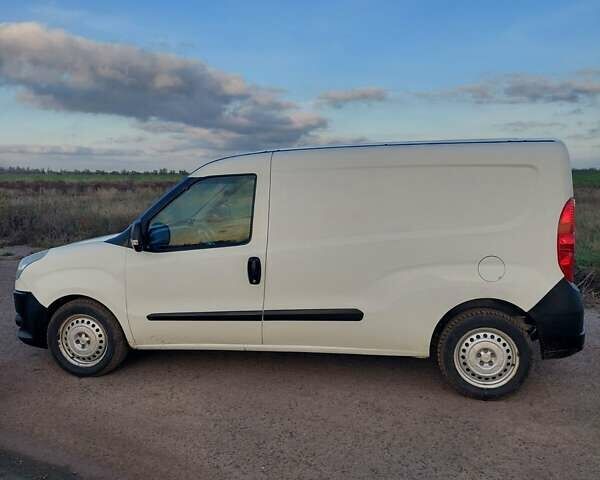 Белый Фиат Добло, объемом двигателя 1.37 л и пробегом 192 тыс. км за 6500 $, фото 3 на Automoto.ua