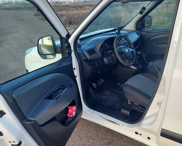 Белый Фиат Добло, объемом двигателя 1.37 л и пробегом 192 тыс. км за 6500 $, фото 11 на Automoto.ua