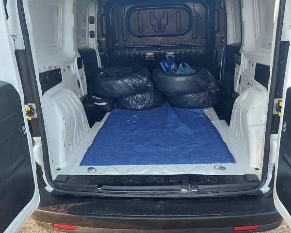 Белый Фиат Добло, объемом двигателя 1.37 л и пробегом 192 тыс. км за 6500 $, фото 18 на Automoto.ua
