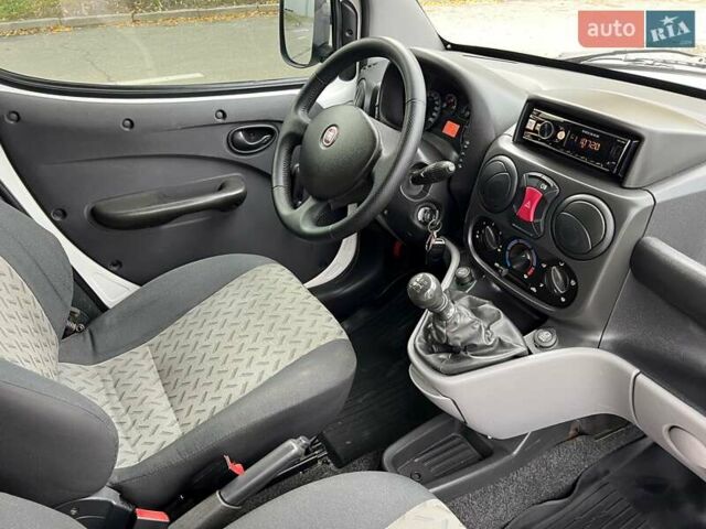 Белый Фиат Добло, объемом двигателя 1.4 л и пробегом 138 тыс. км за 5300 $, фото 15 на Automoto.ua