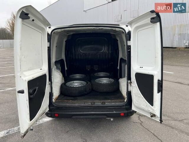 Белый Фиат Добло, объемом двигателя 1.4 л и пробегом 138 тыс. км за 5300 $, фото 12 на Automoto.ua